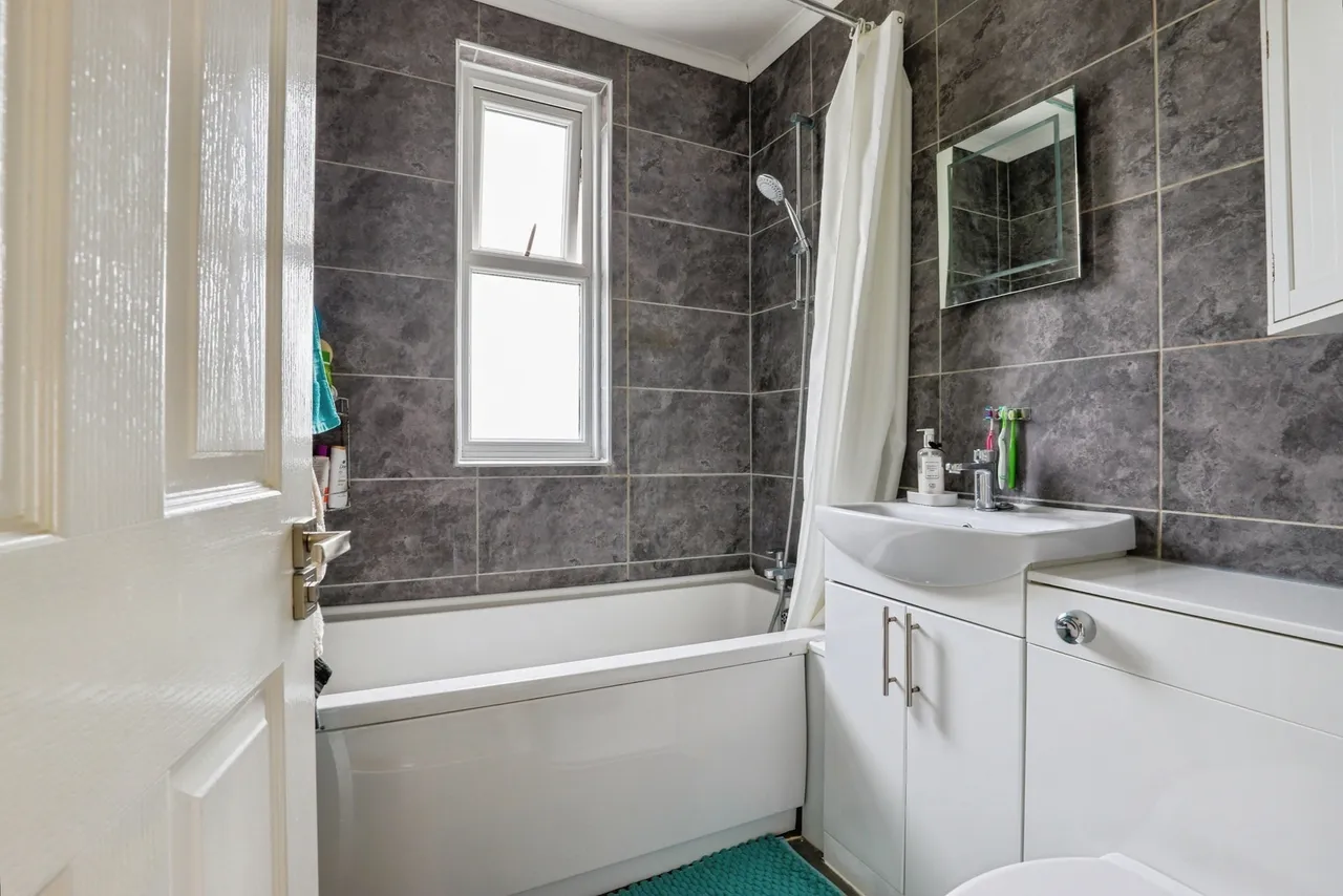 Springfield Road, Sittingbourne, Kent, ME10, photo 9