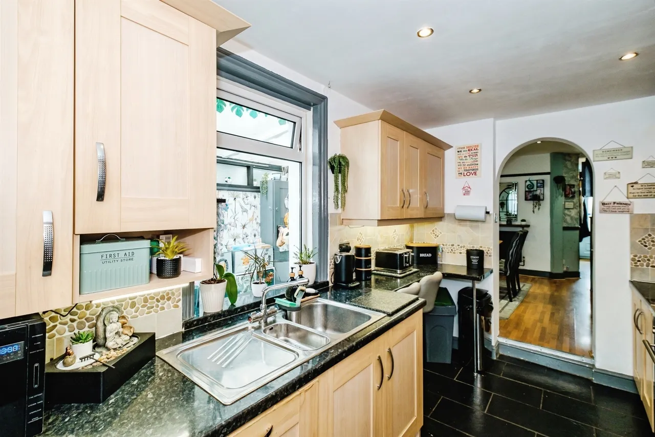 Lyndhurst Road, Worthing, photo 3