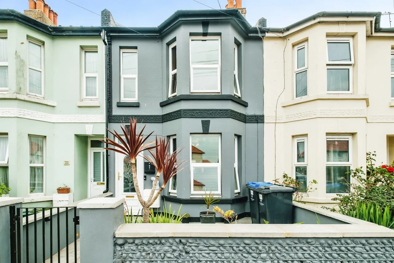 3 bed house for sale — Lyndhurst Road, Worthing