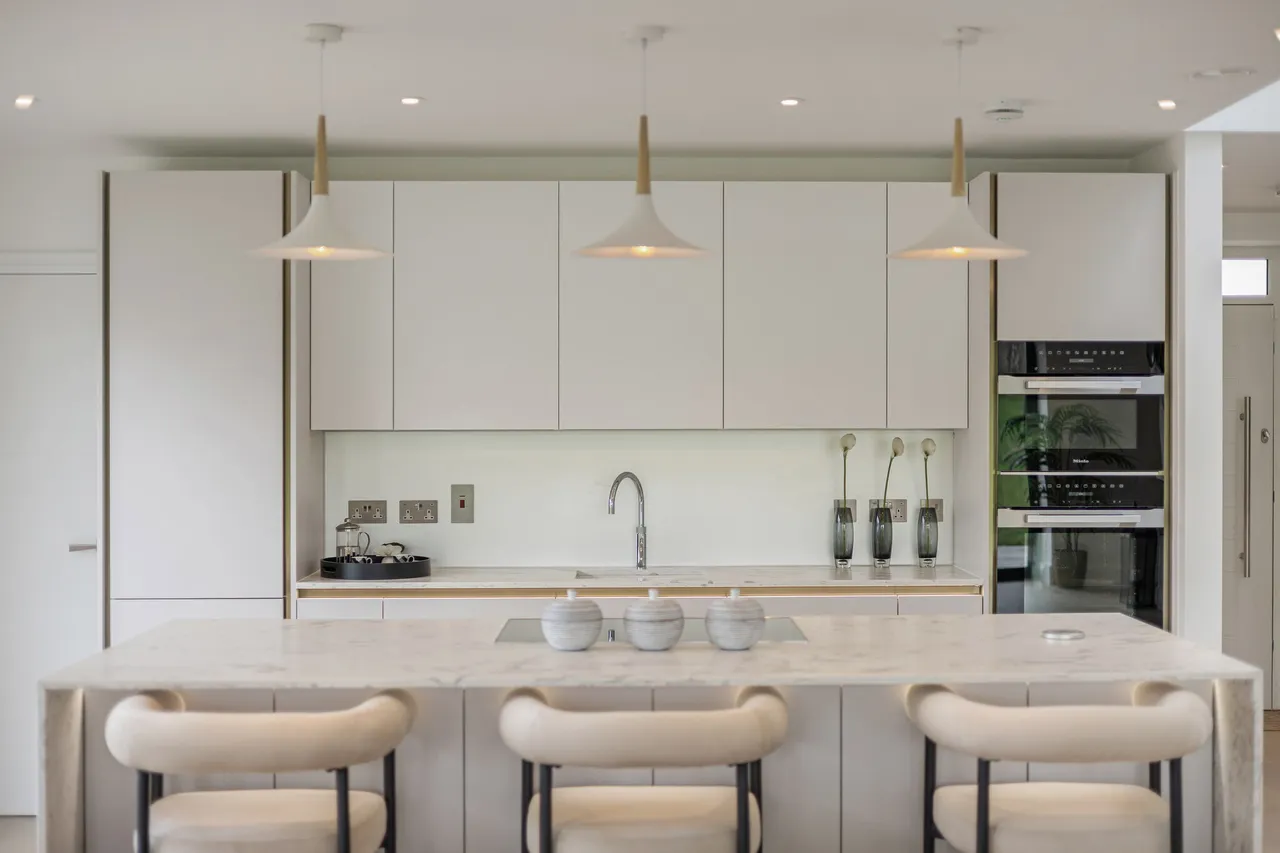 Wallis House, Courtlands Park, Banste..., photo 8