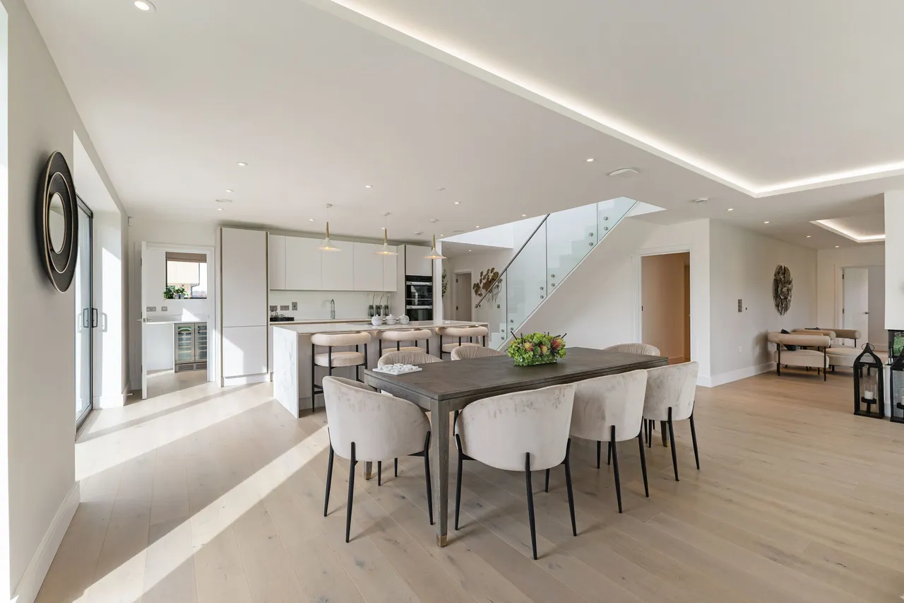 Wallis House, Courtlands Park, Banste..., photo 6