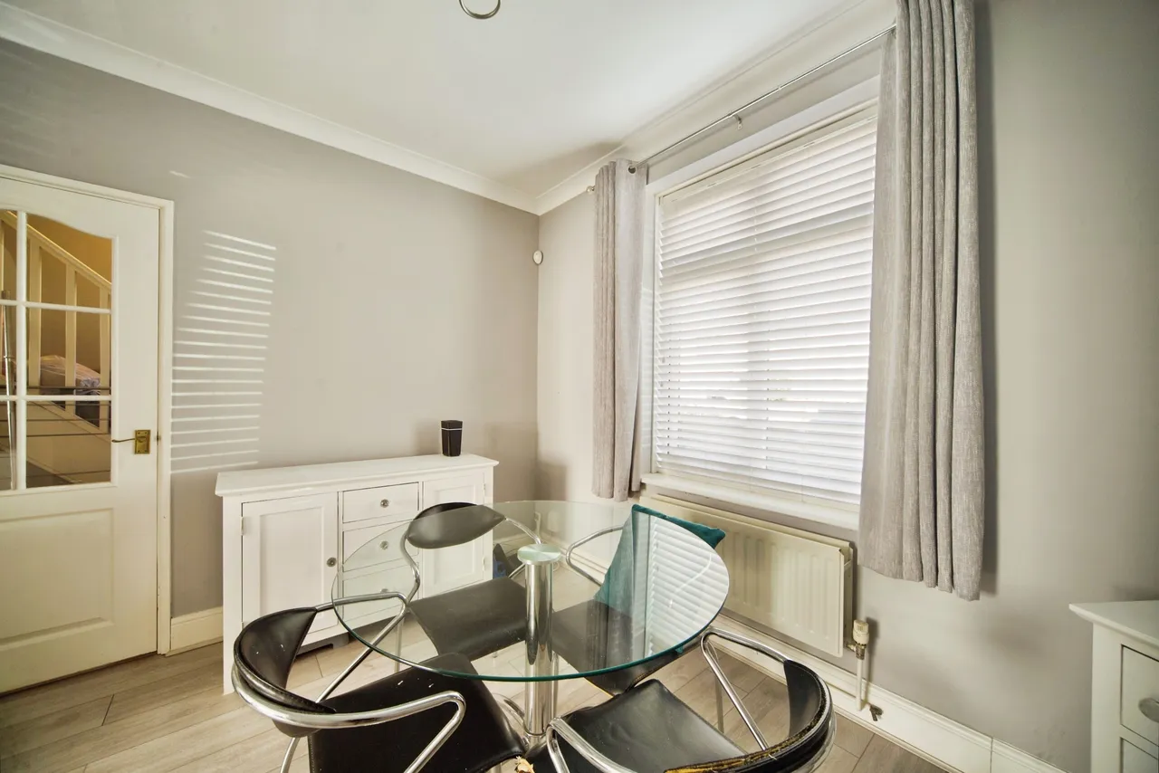 Hatfield Road, Dagenham, photo 9
