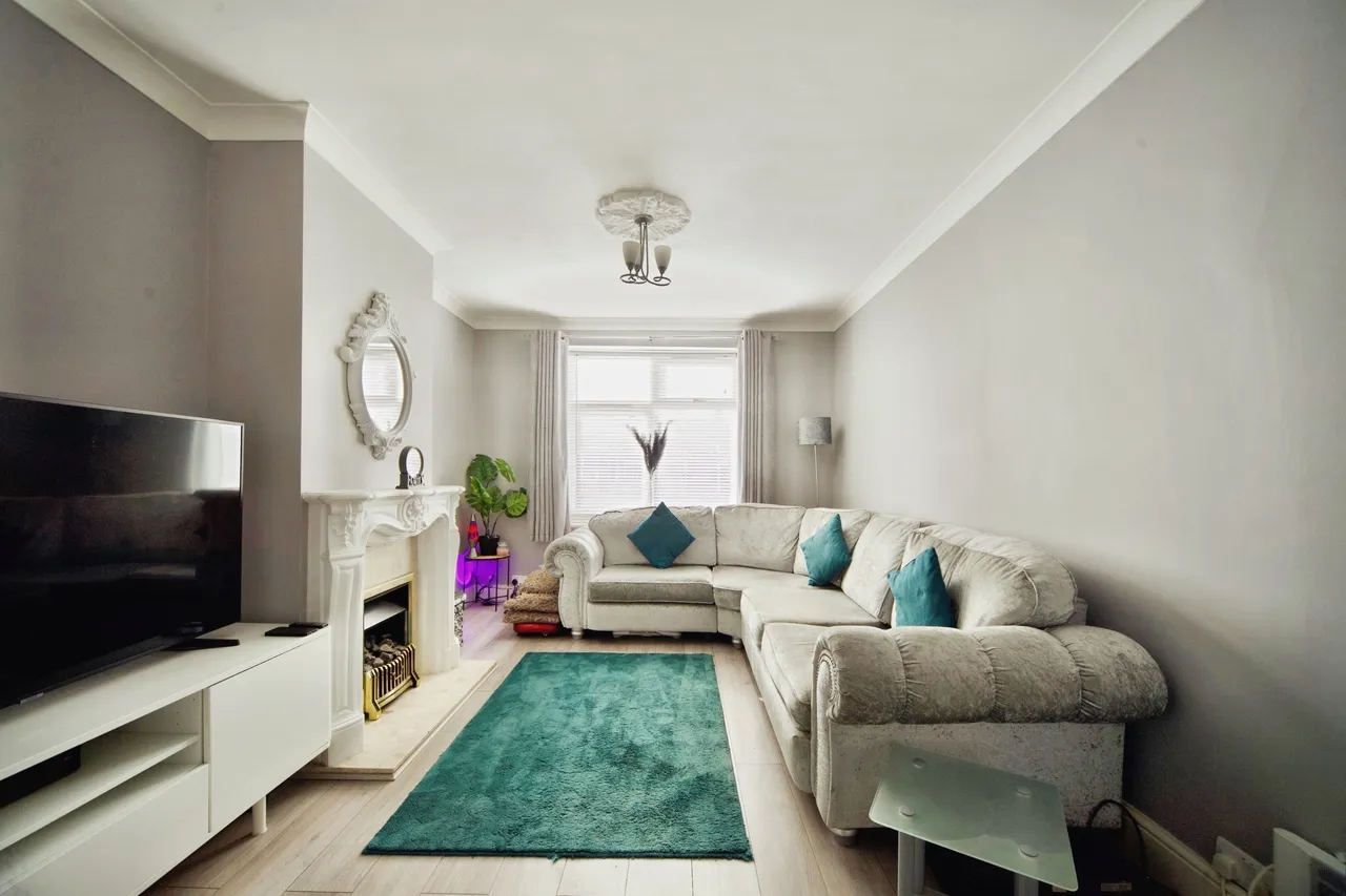 Hatfield Road, Dagenham, photo 4
