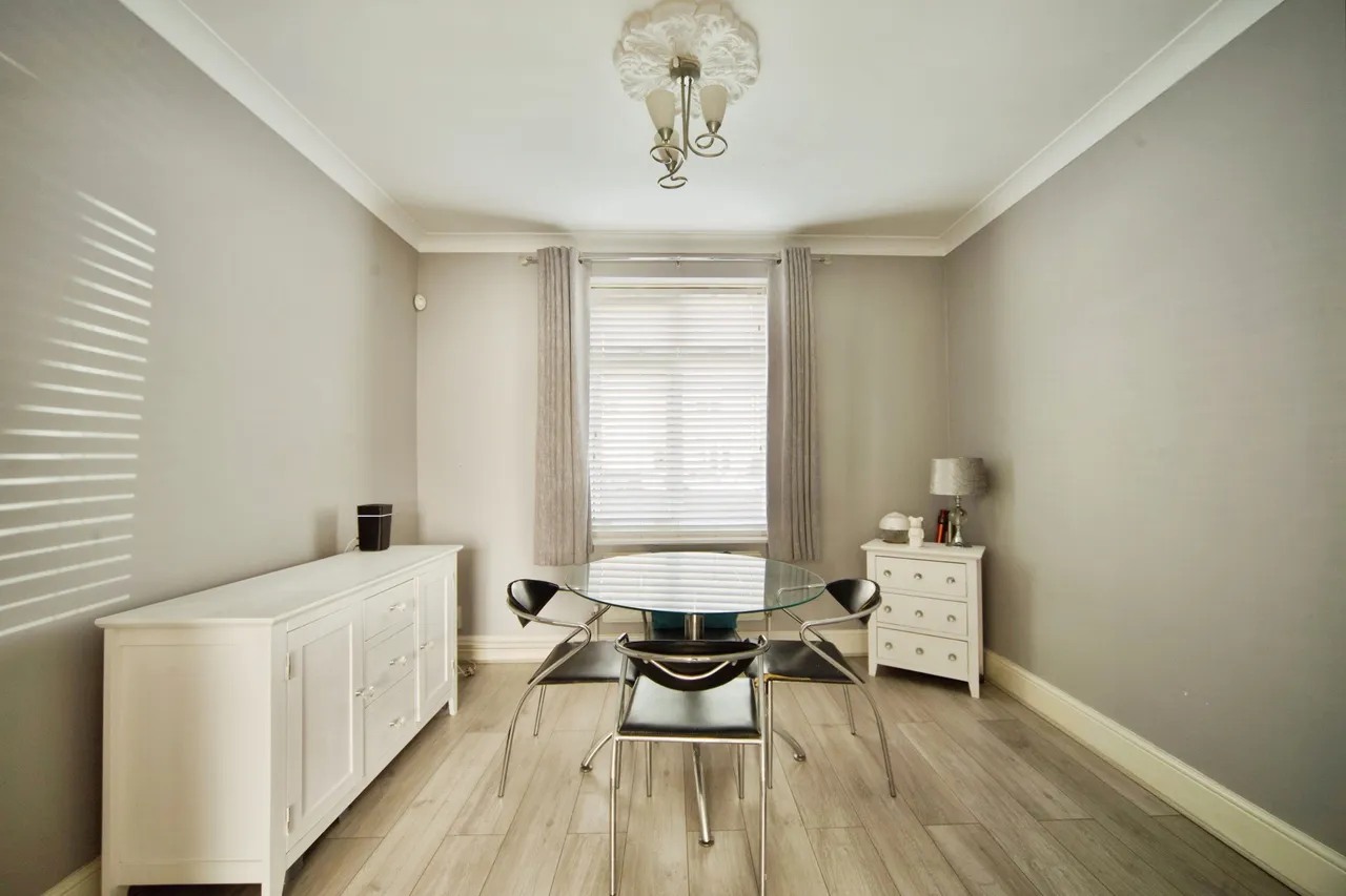 Hatfield Road, Dagenham, photo 8