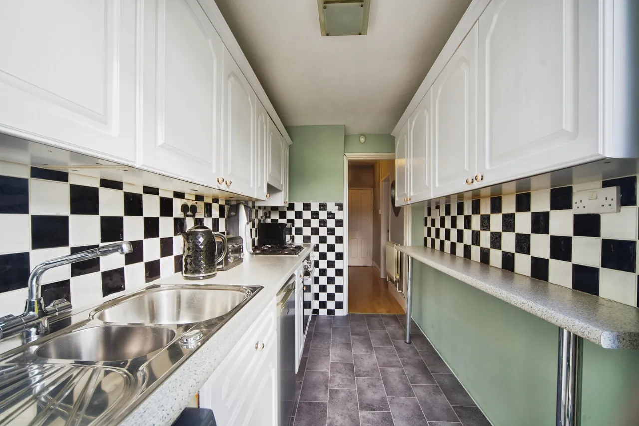Hatfield Road, Dagenham, photo 11