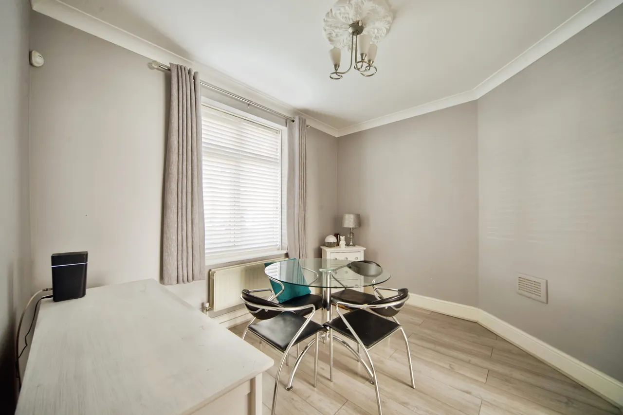 Hatfield Road, Dagenham, photo 7