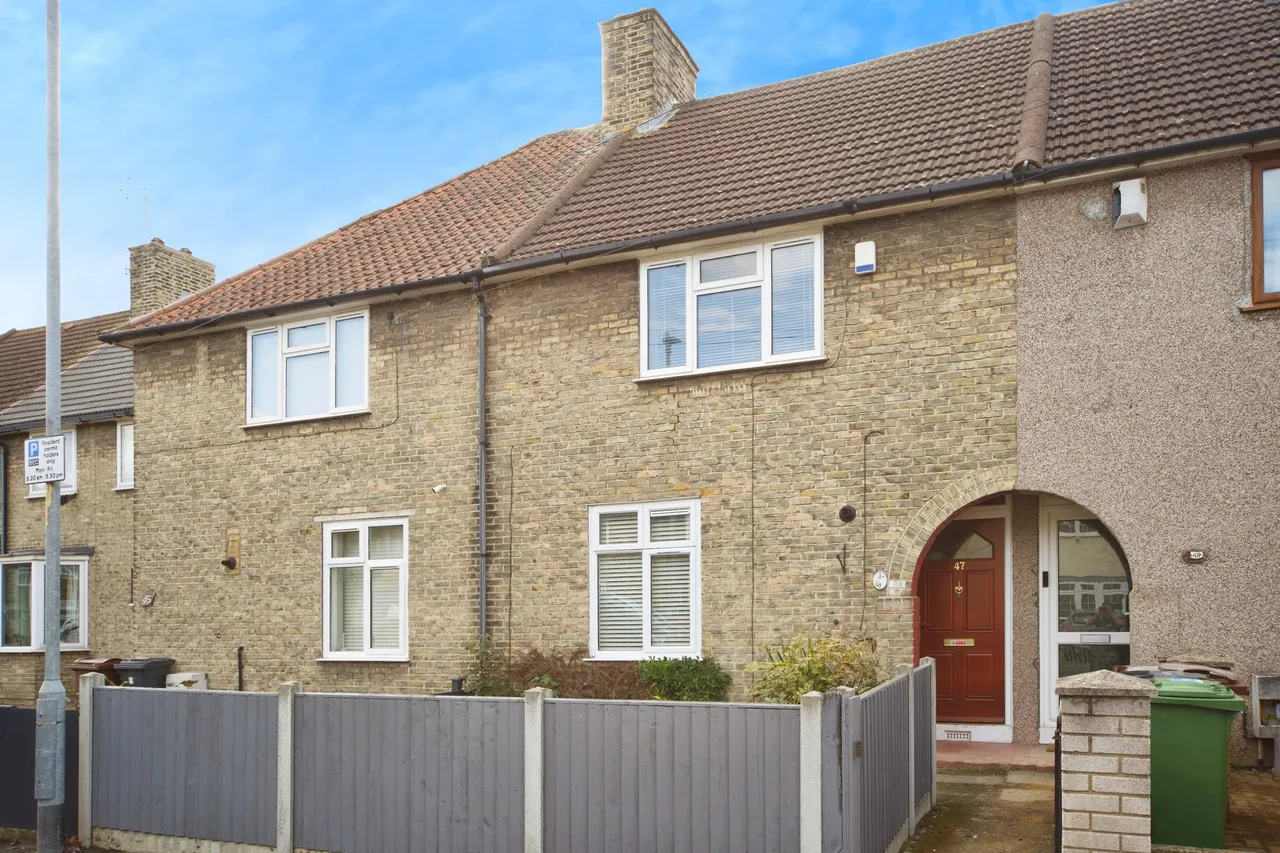 2 bed house for sale — Hatfield Road, Dagenham