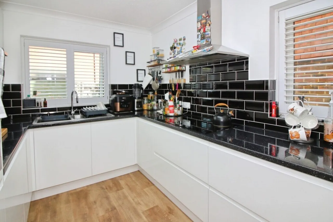 New Milton, BH25, photo 3