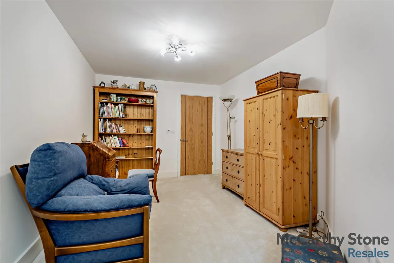 St. Margarets Way, Midhurst, GU29, photo 12