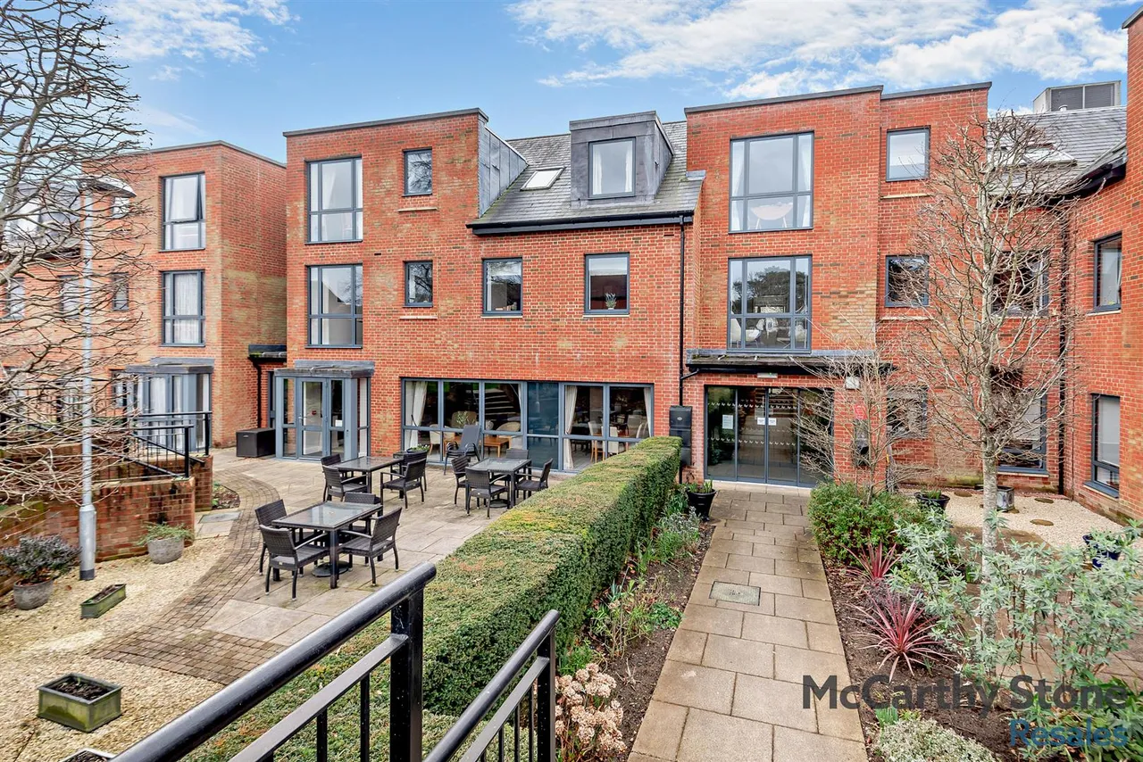 St. Margarets Way, Midhurst, GU29, photo 17