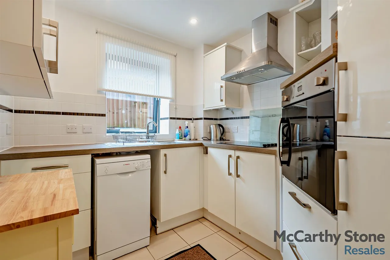 St. Margarets Way, Midhurst, GU29, photo 7
