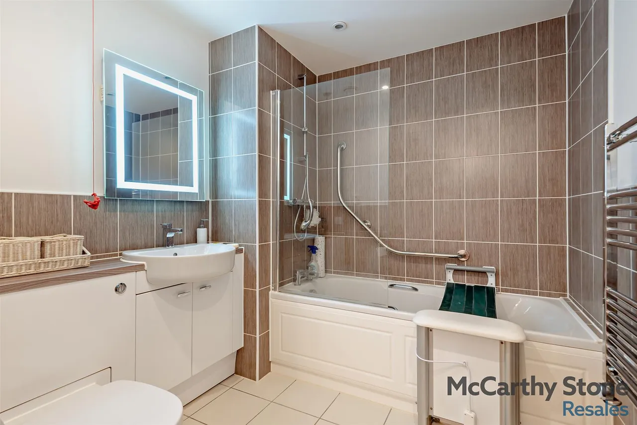 St. Margarets Way, Midhurst, GU29, photo 10