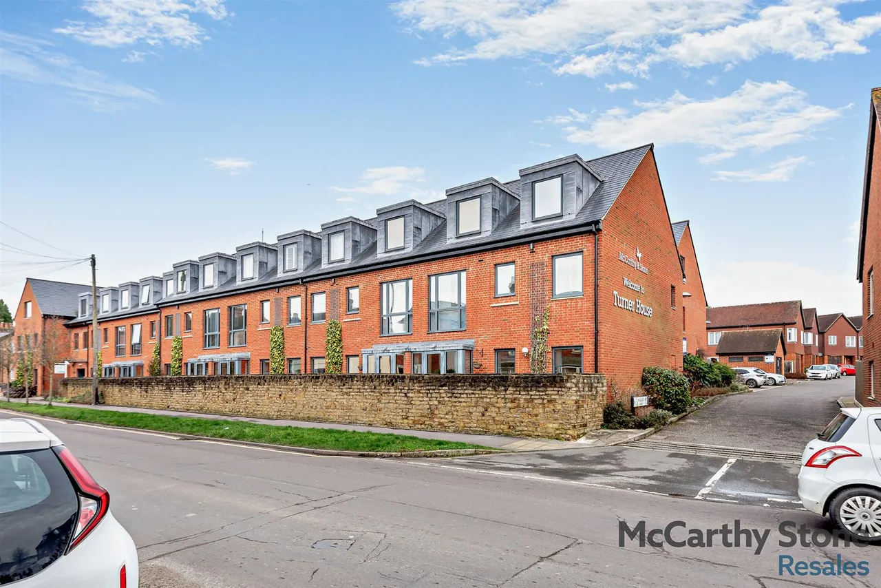 2 bed flat for sale, St. Margarets Way, Midhurst, GU29