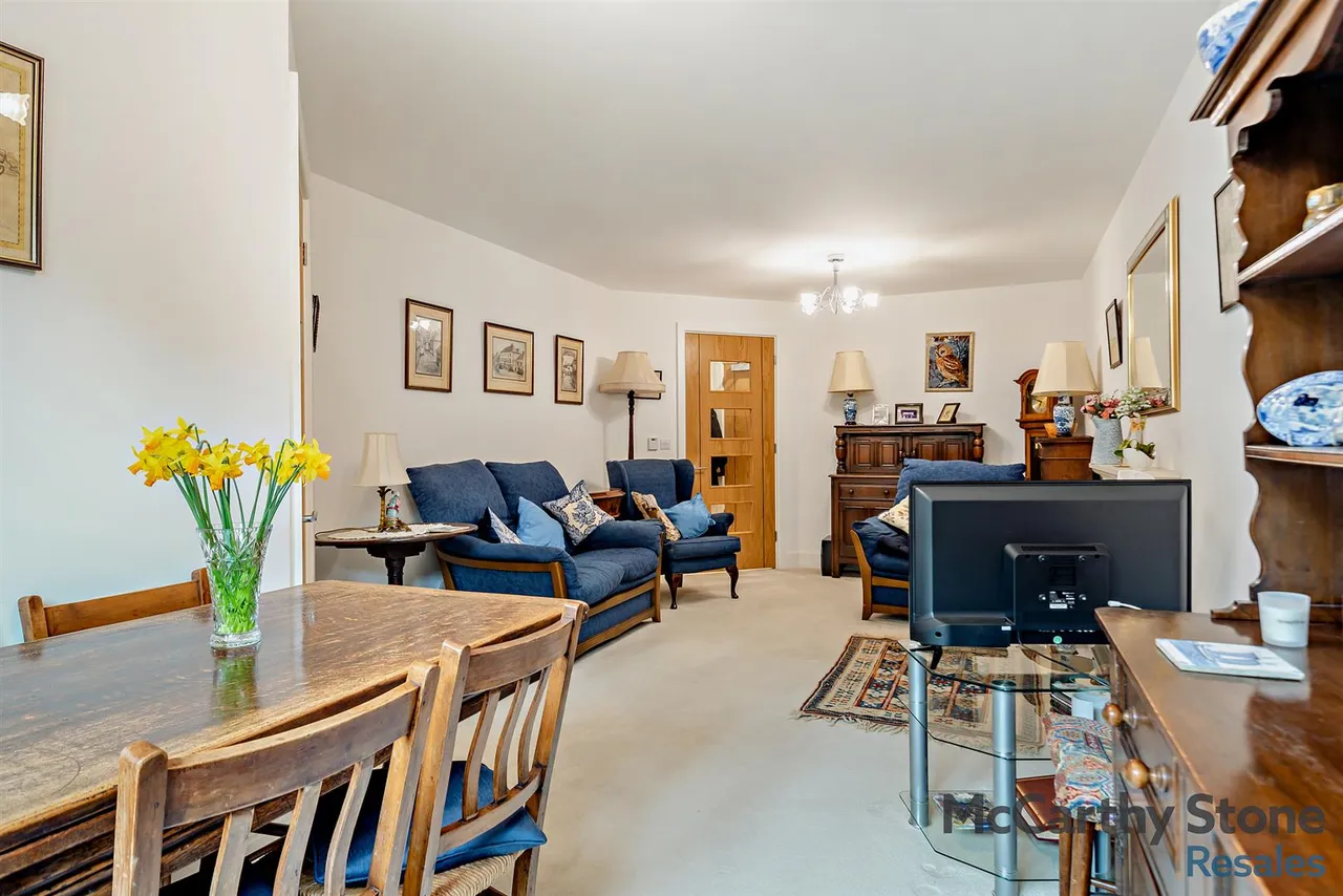 St. Margarets Way, Midhurst, GU29, photo 5