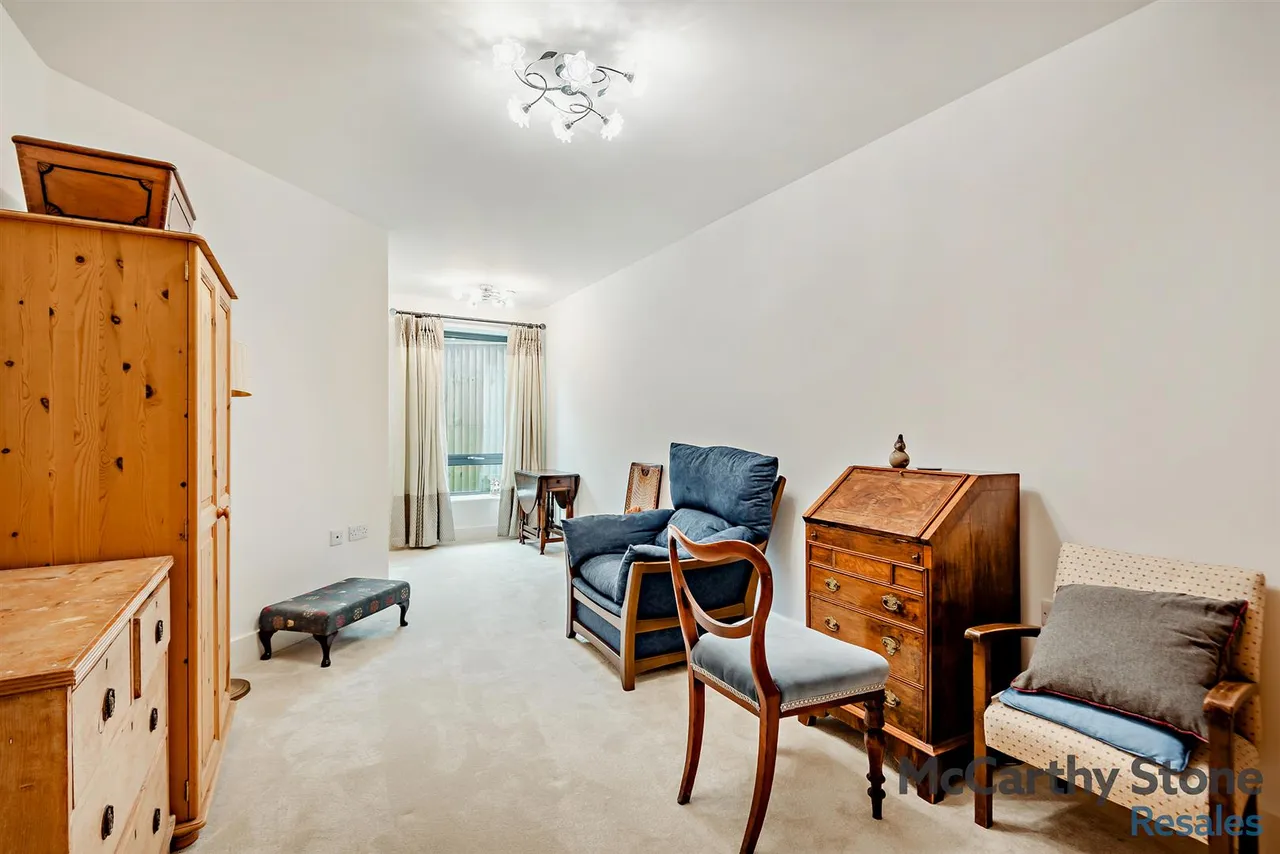 St. Margarets Way, Midhurst, GU29, photo 11