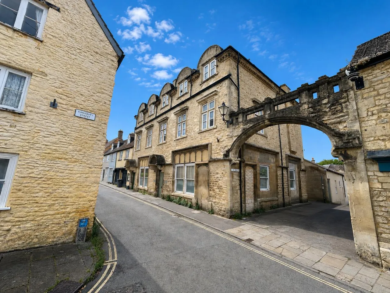 2 bed flat for sale, Church Street, Calne, SN11