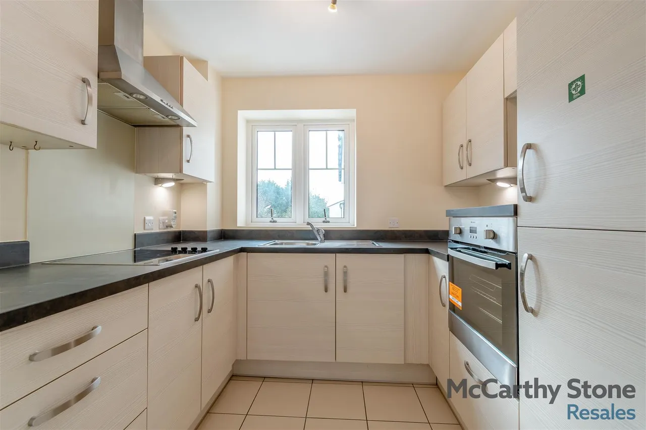 Knighton Park Road, Leicester, LE2, photo 11