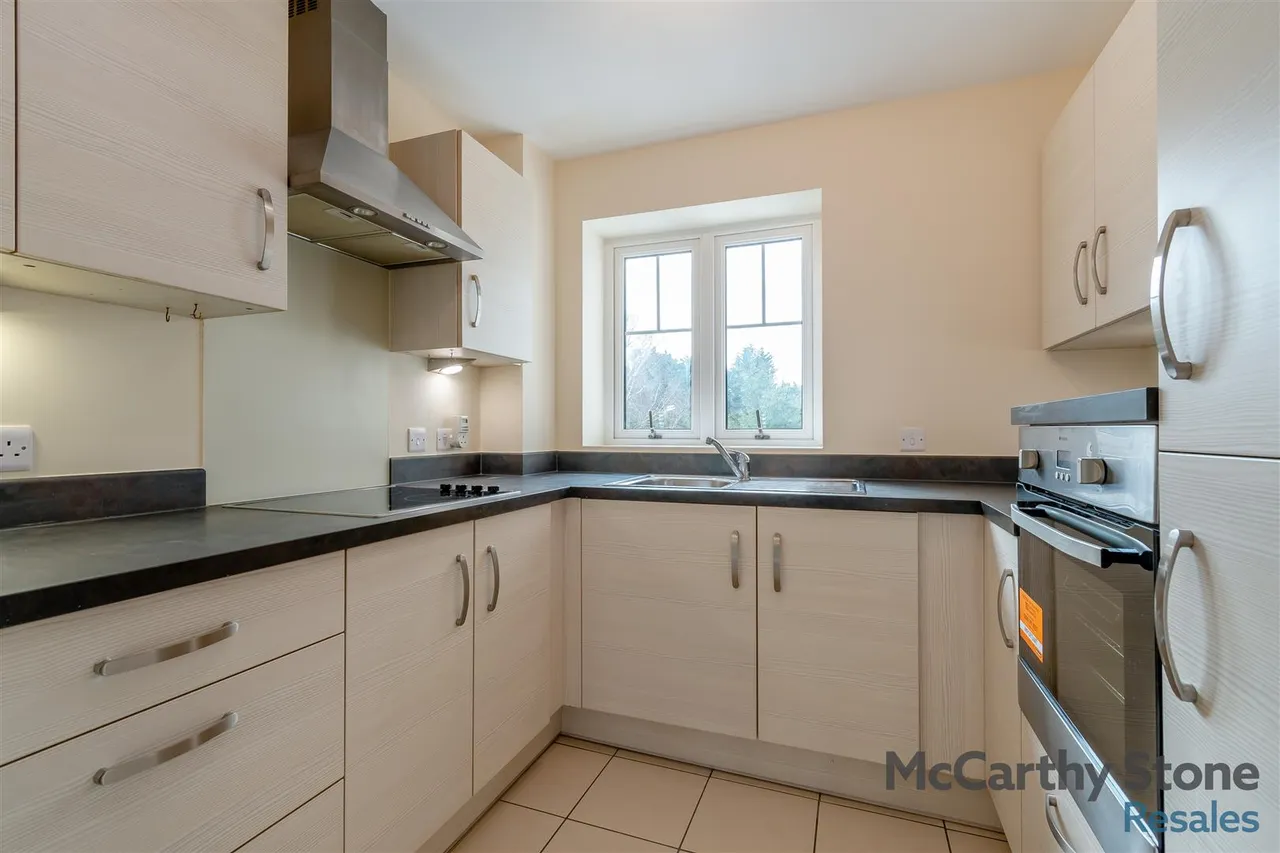 Knighton Park Road, Leicester, LE2, photo 12
