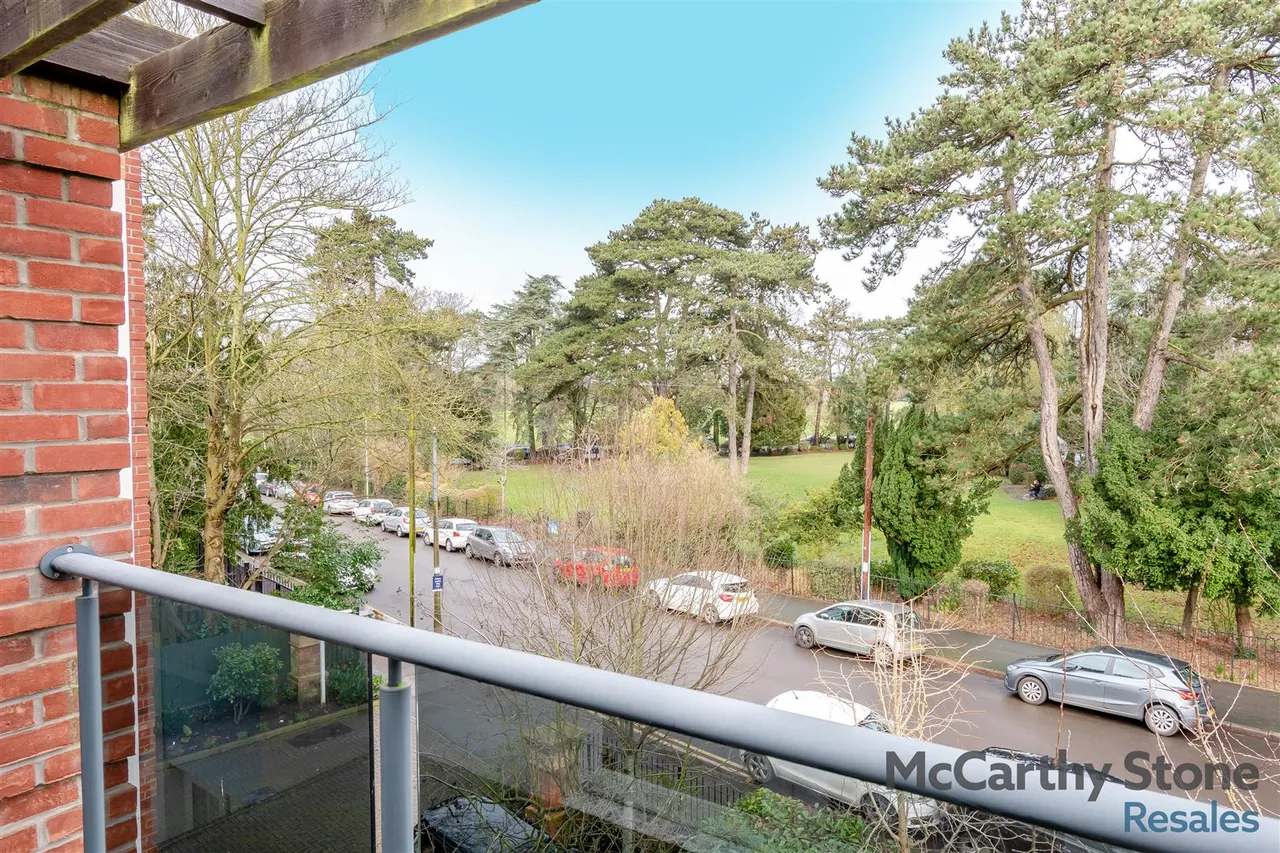 Knighton Park Road, Leicester, LE2, photo 9