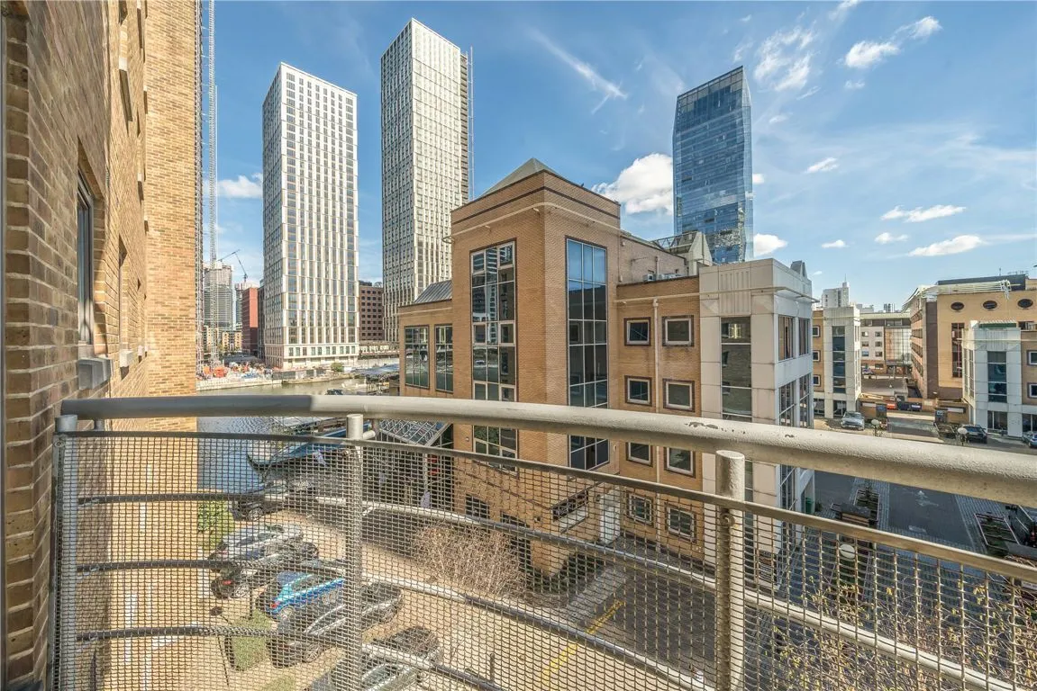 2 bed flat for sale — Meridian Place, Canary Wharf