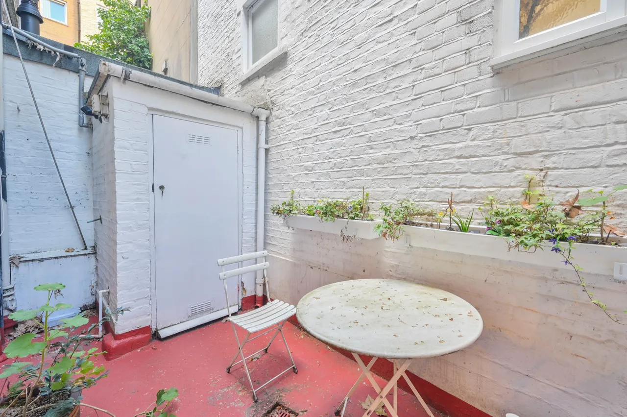 Lower Ground Floor Flat, 44 Courtfield Gardens, London, photo 4