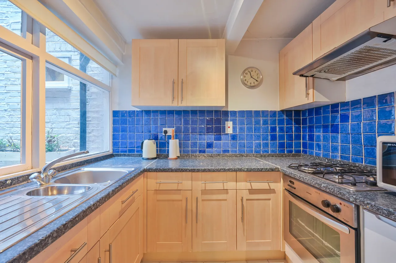 Lower Ground Floor Flat, 44 Courtfield Gardens, London, photo 3