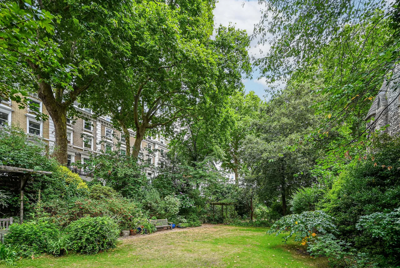 Lower Ground Floor Flat, 44 Courtfield Gardens, London, photo 12