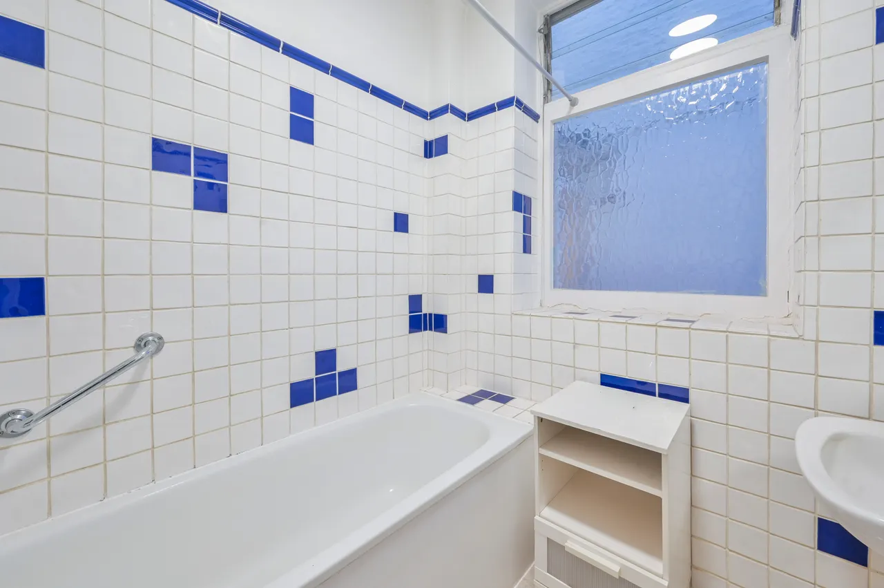 Lower Ground Floor Flat, 44 Courtfield Gardens, London, photo 9