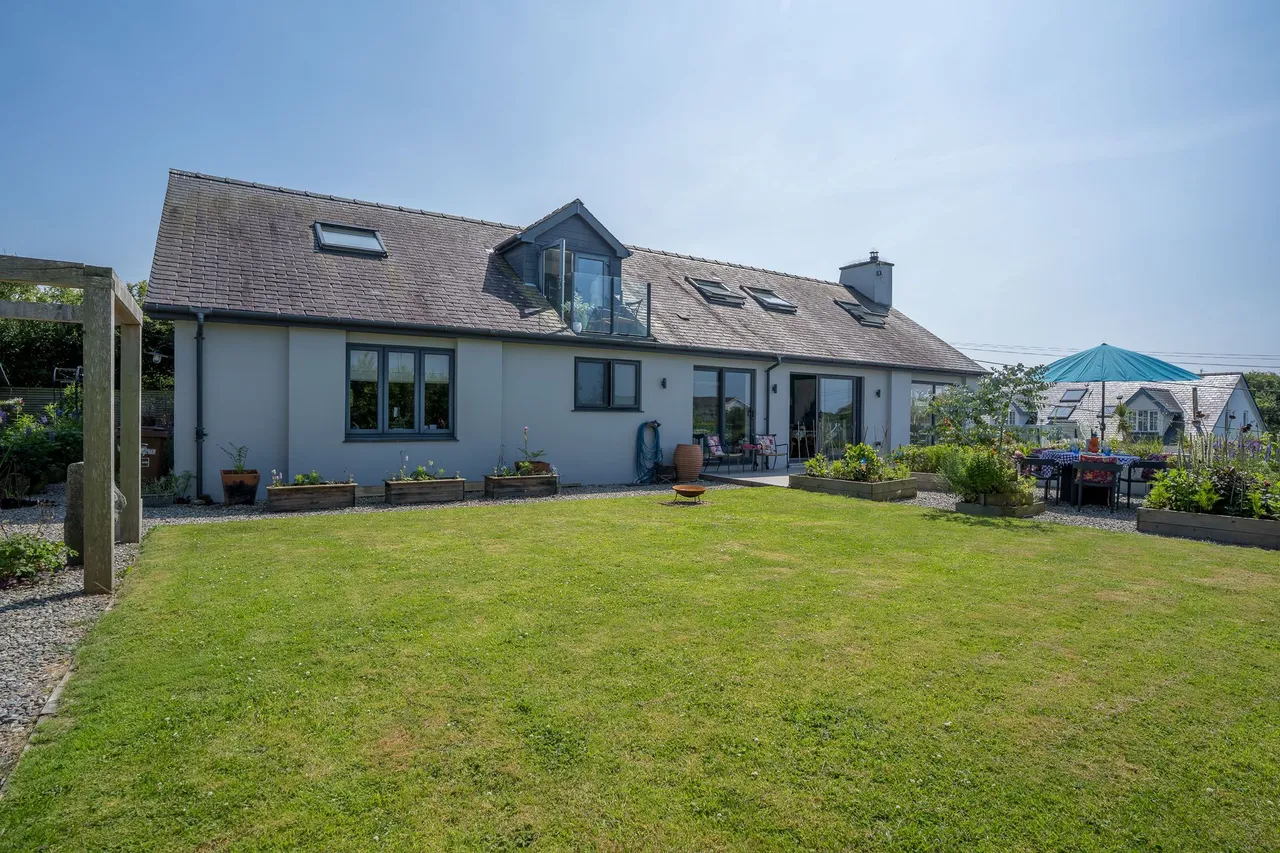 6 bed house for sale — Brig Y Don, Lon Bridin, Morfa Nefyn, Pwllheli, Gwynedd, LL53 6BY