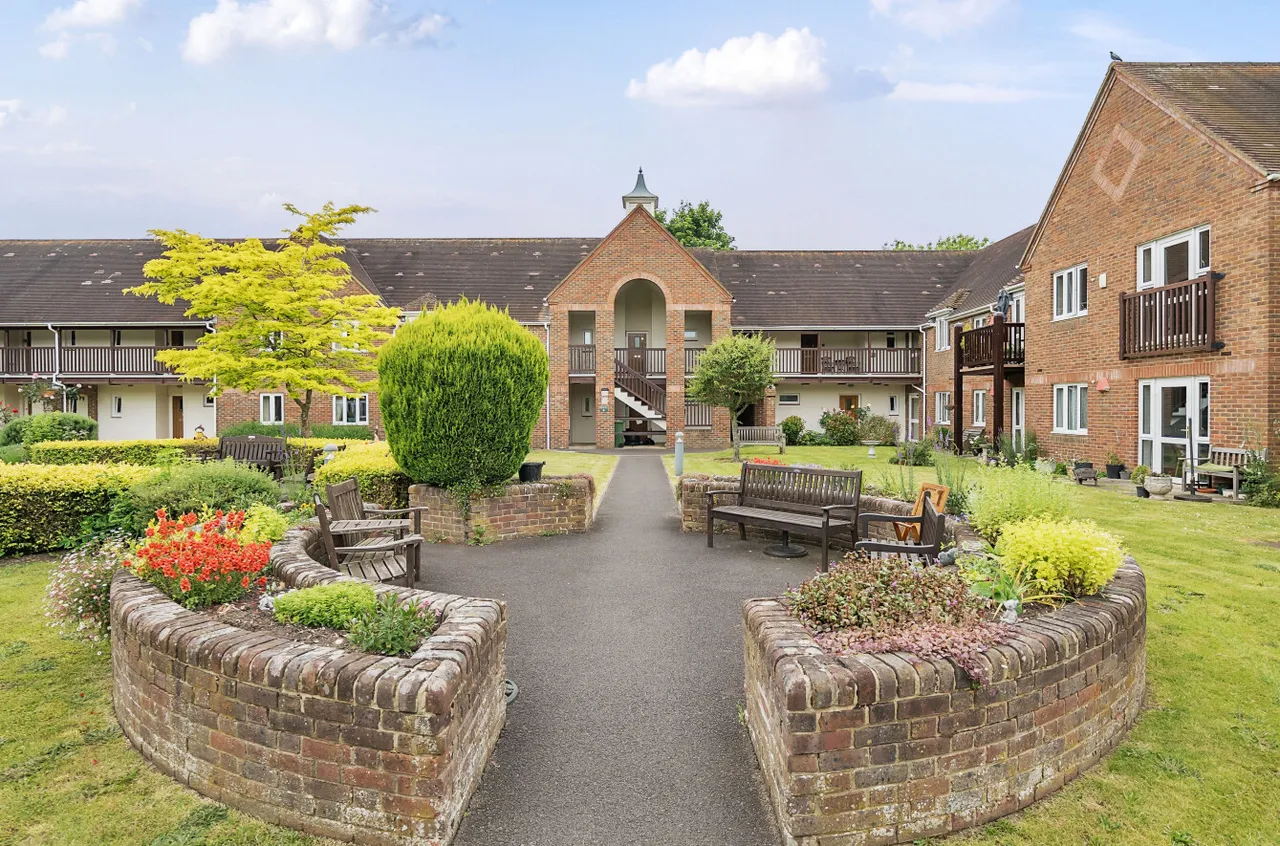 2 bed flat for sale, Adams Way, Alton, GU34