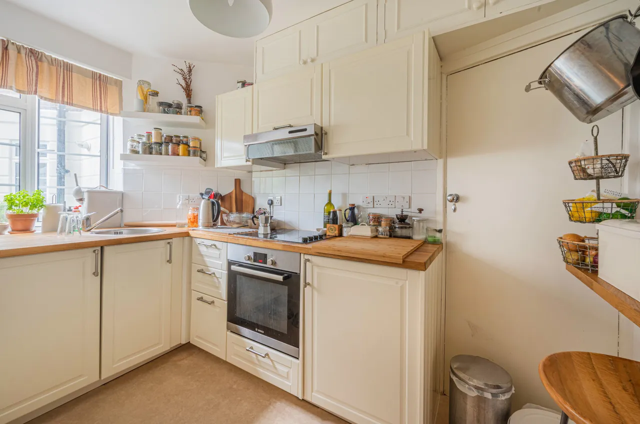 11 Dartmouth Court, Dartmouth Grove, London, photo 2