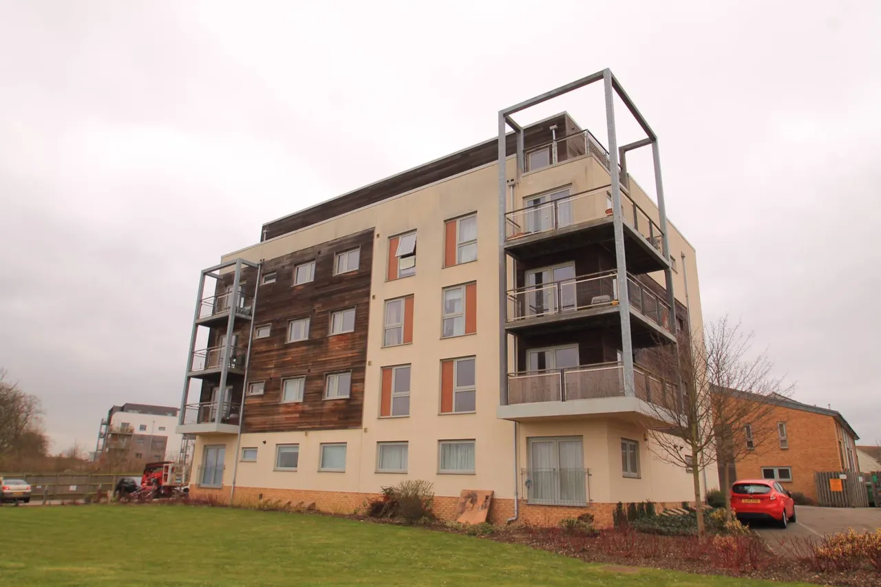 2 bed flat for sale — Cameron Drive, Dartford