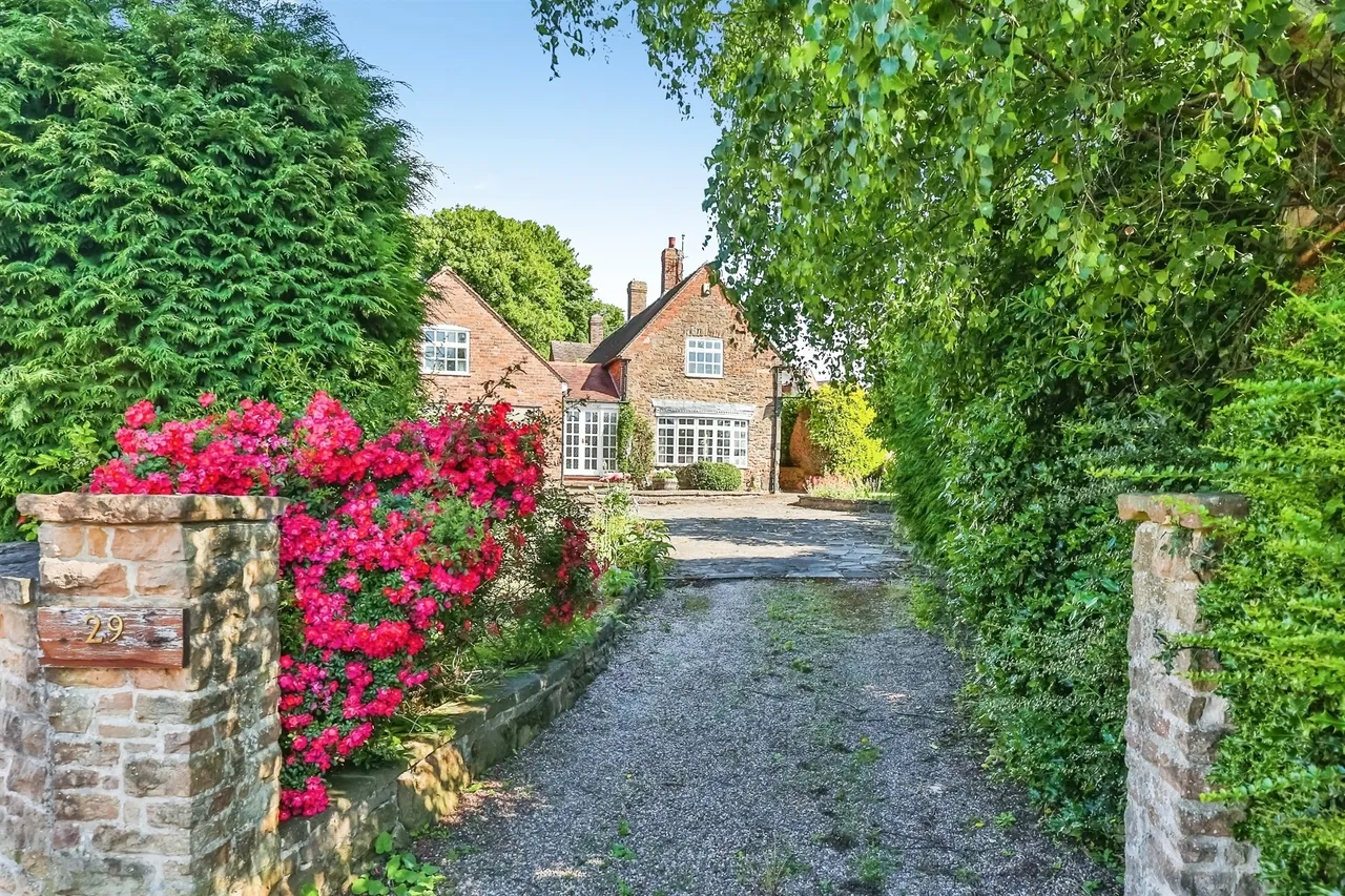 4 bed house for sale — Trough Lane, Watnall, NOTTINGHAM