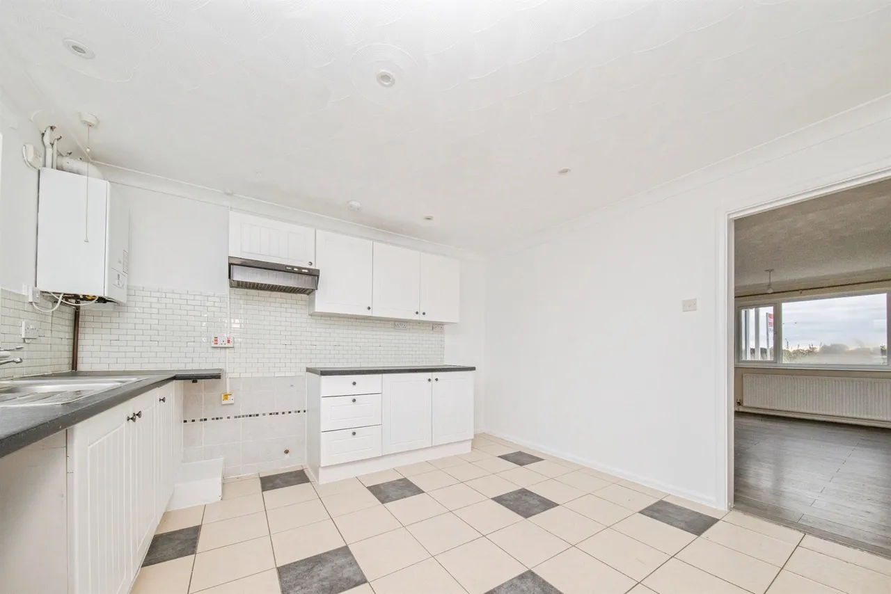 Broom Knoll, East Bergholt, CO7, photo 8
