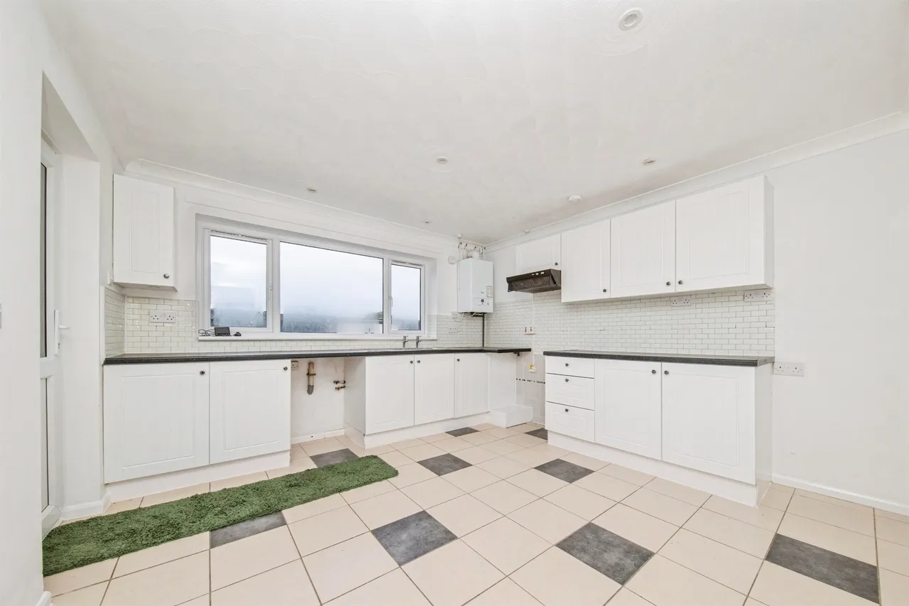 Broom Knoll, East Bergholt, CO7, photo 7