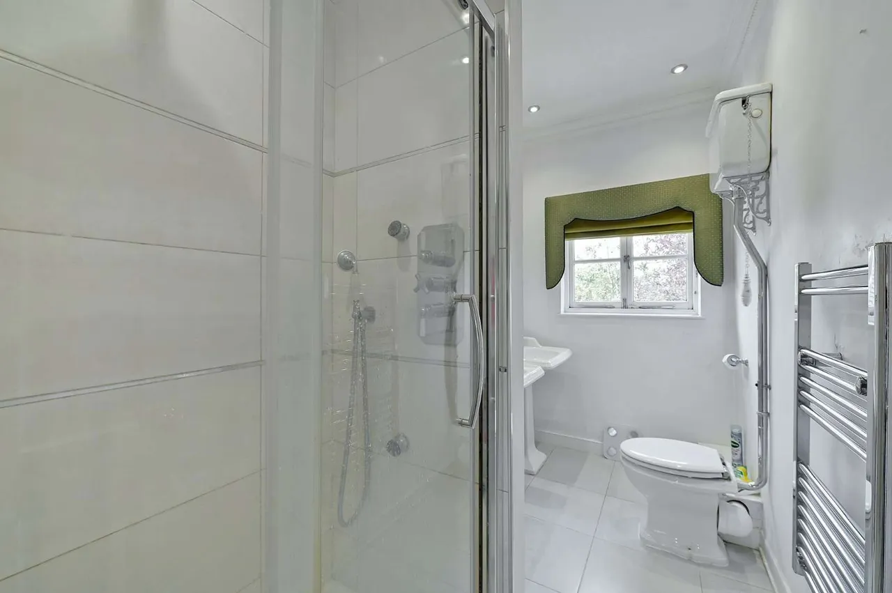 Howe Lane, Binfield, RG42, photo 13
