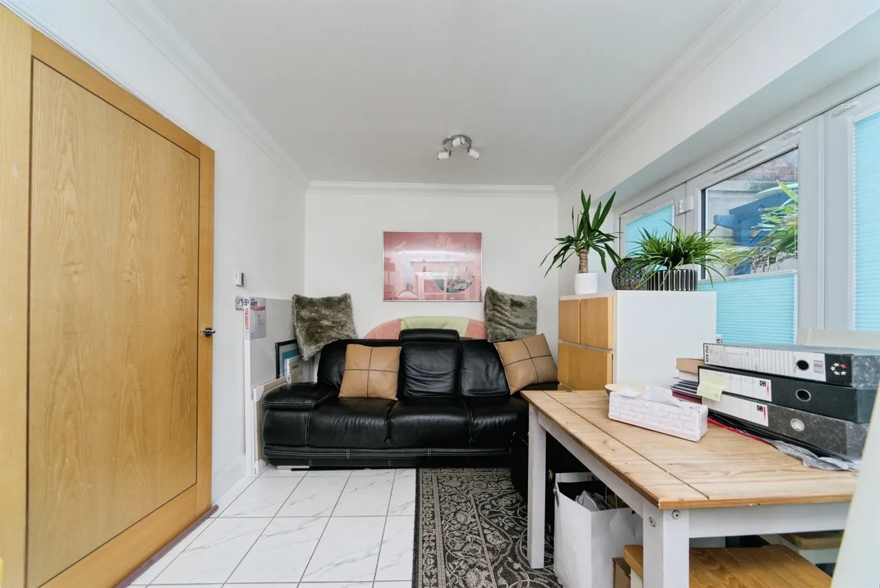 Dominica Court, Eastbourne, photo 10