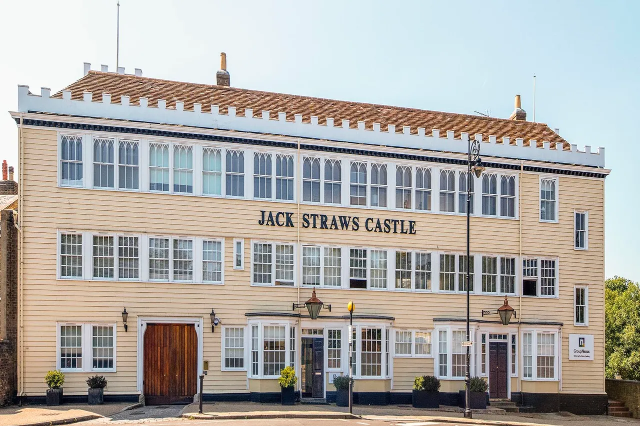 3 bed flat to rent — Jack Straws Castle, Hampstead, London, NW3