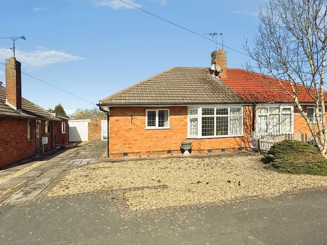 2 bed house for sale, Foxhunter Drive, Oadby, LE2