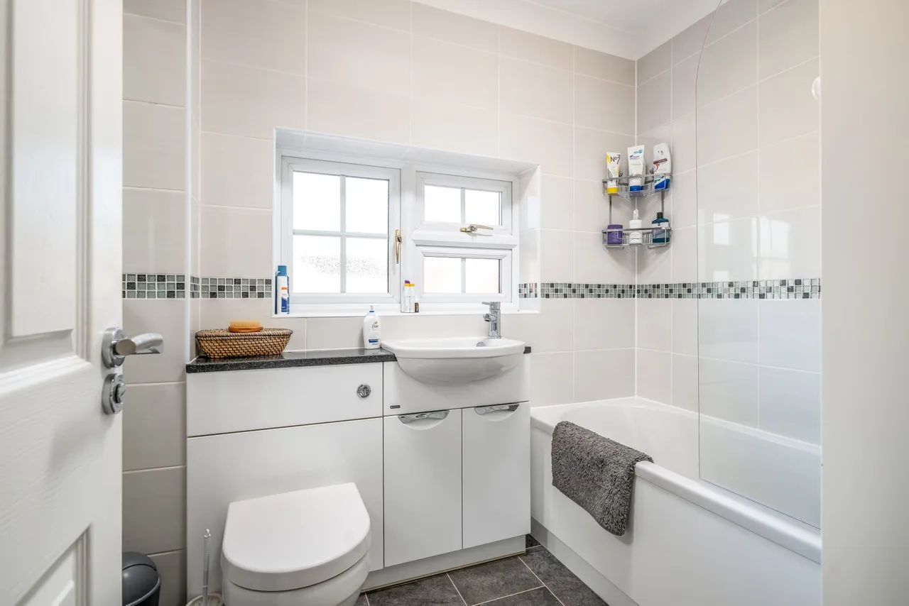 Peartree Close, Shefford, SG17, photo 17