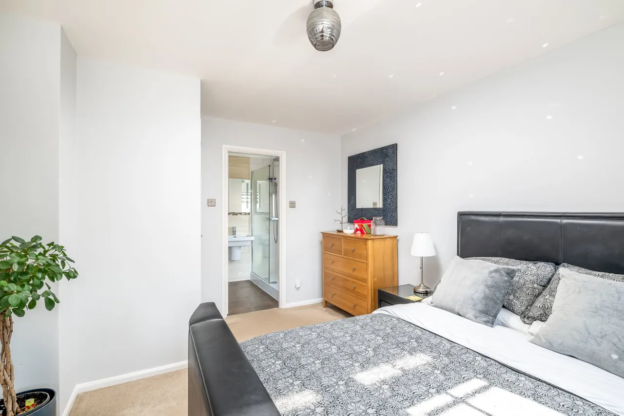 Peartree Close, Shefford, SG17, photo 12