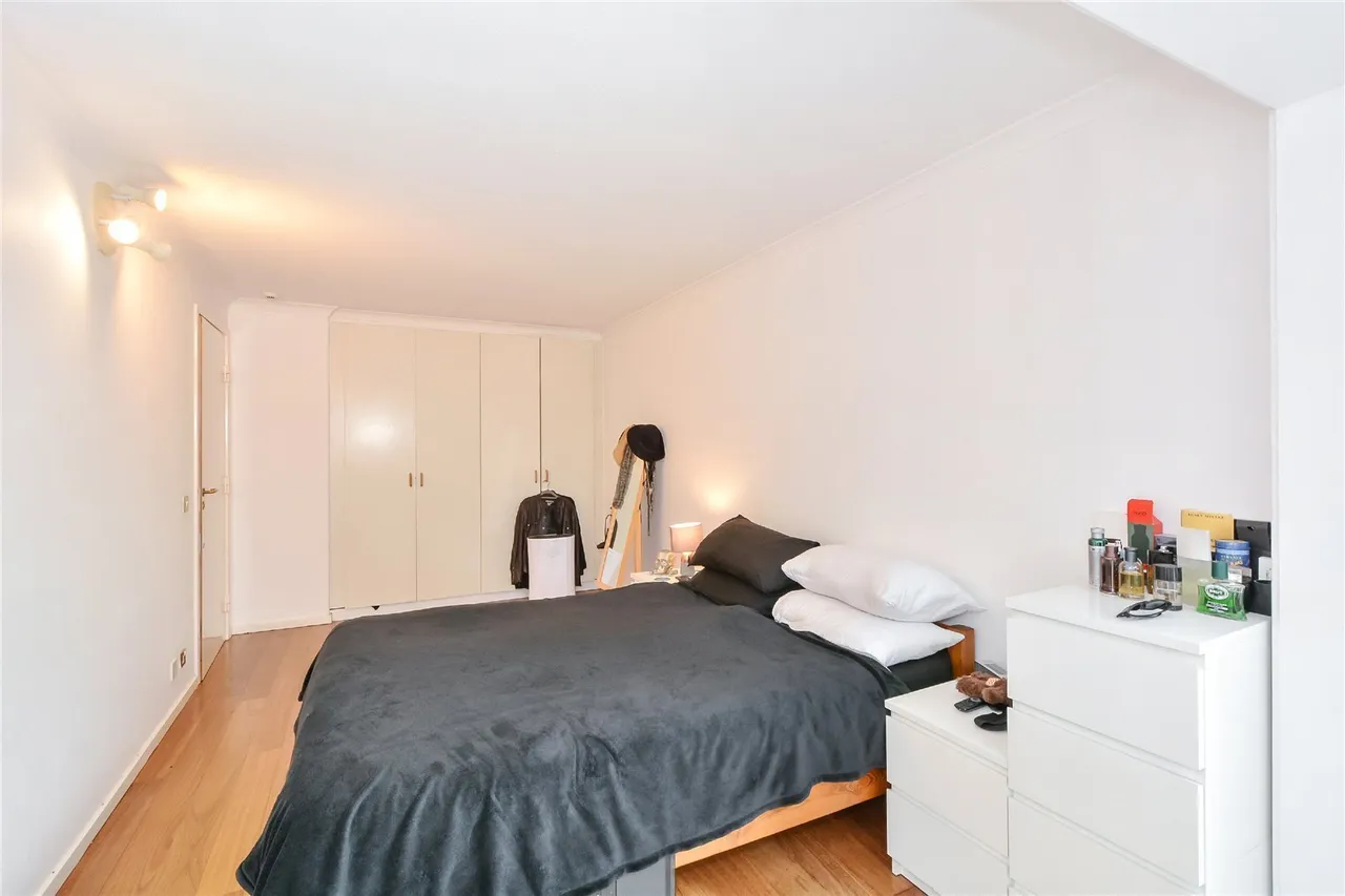 1 bed flat to rent, Queen of Denmark Court, London, SE16