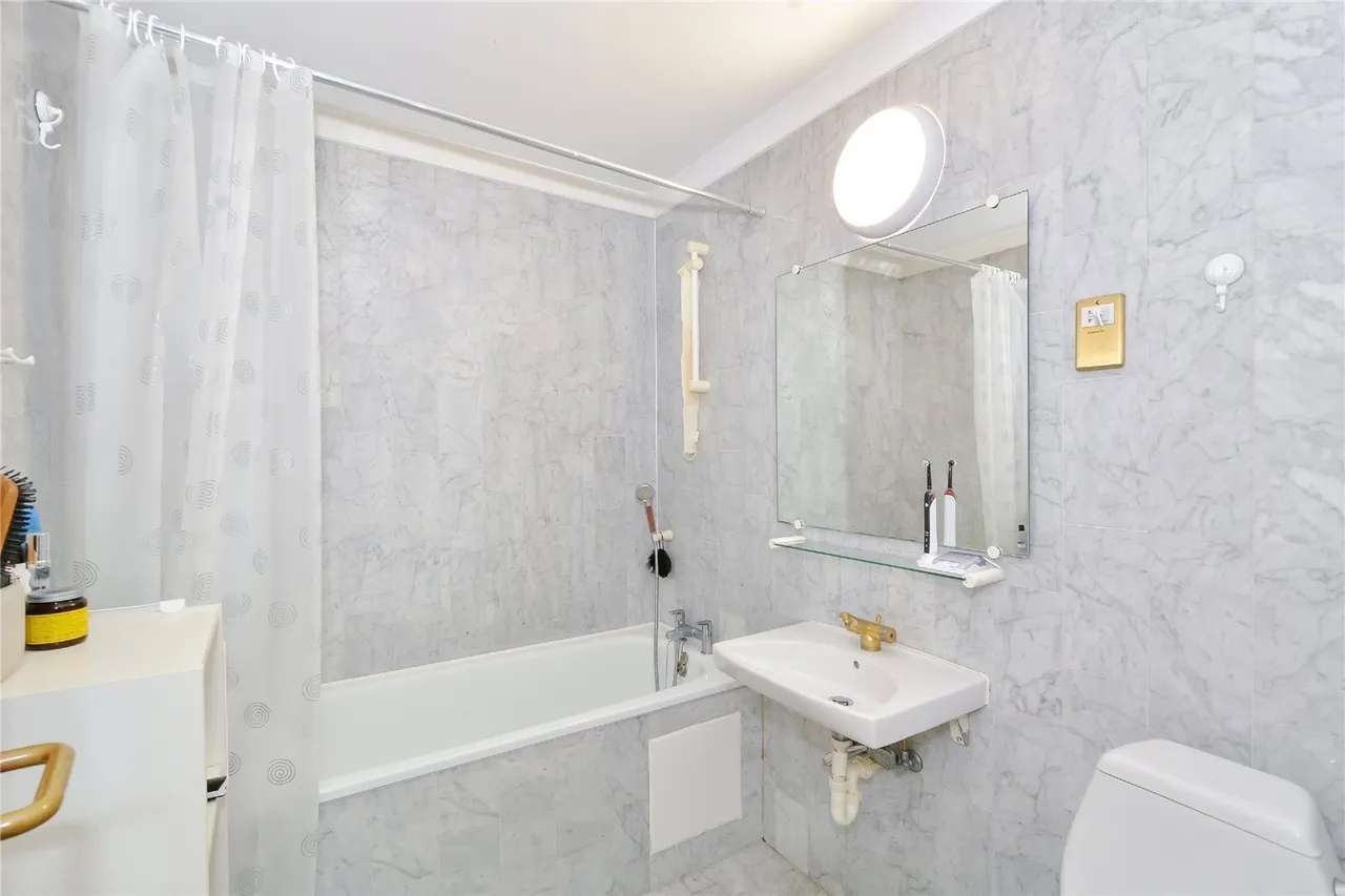 Queen of Denmark Court, London, SE16, photo 4