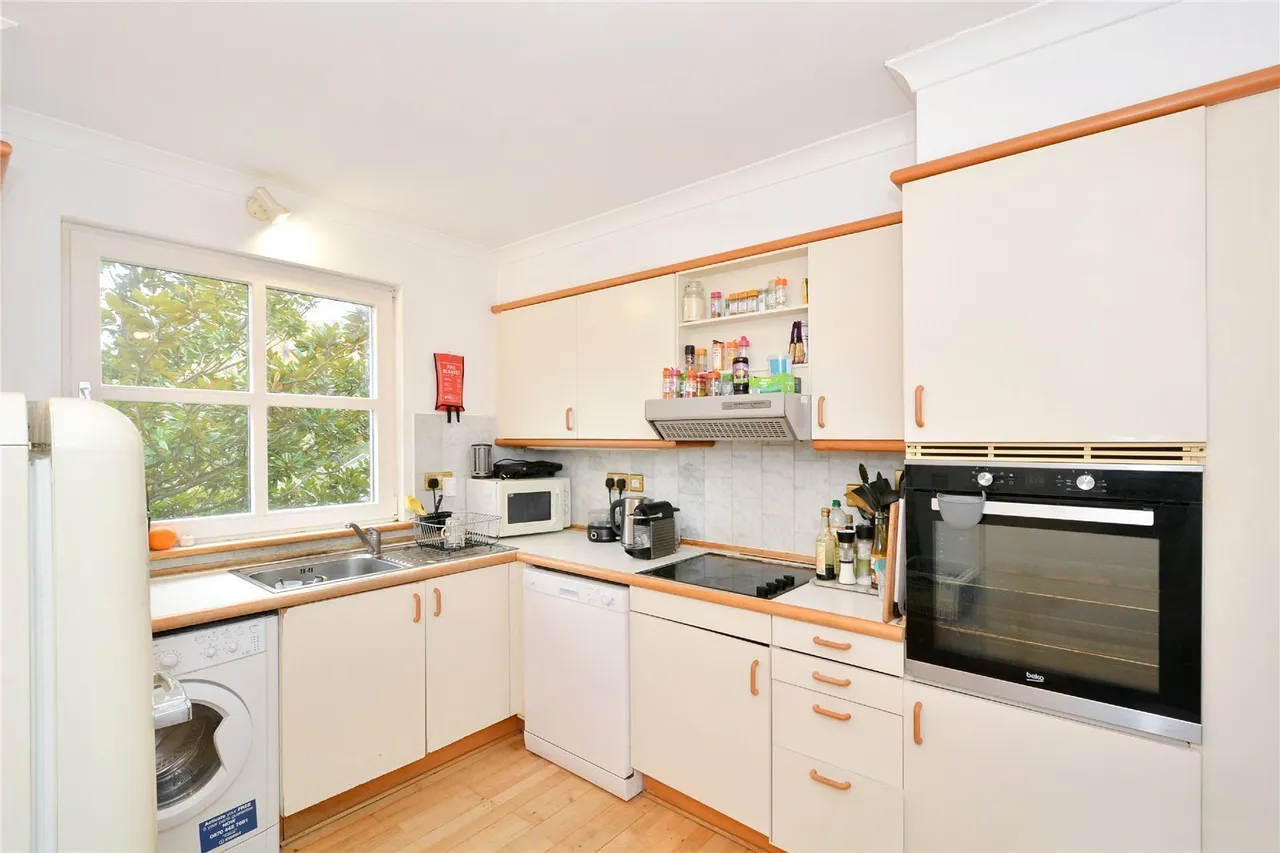 Queen of Denmark Court, London, SE16, photo 8