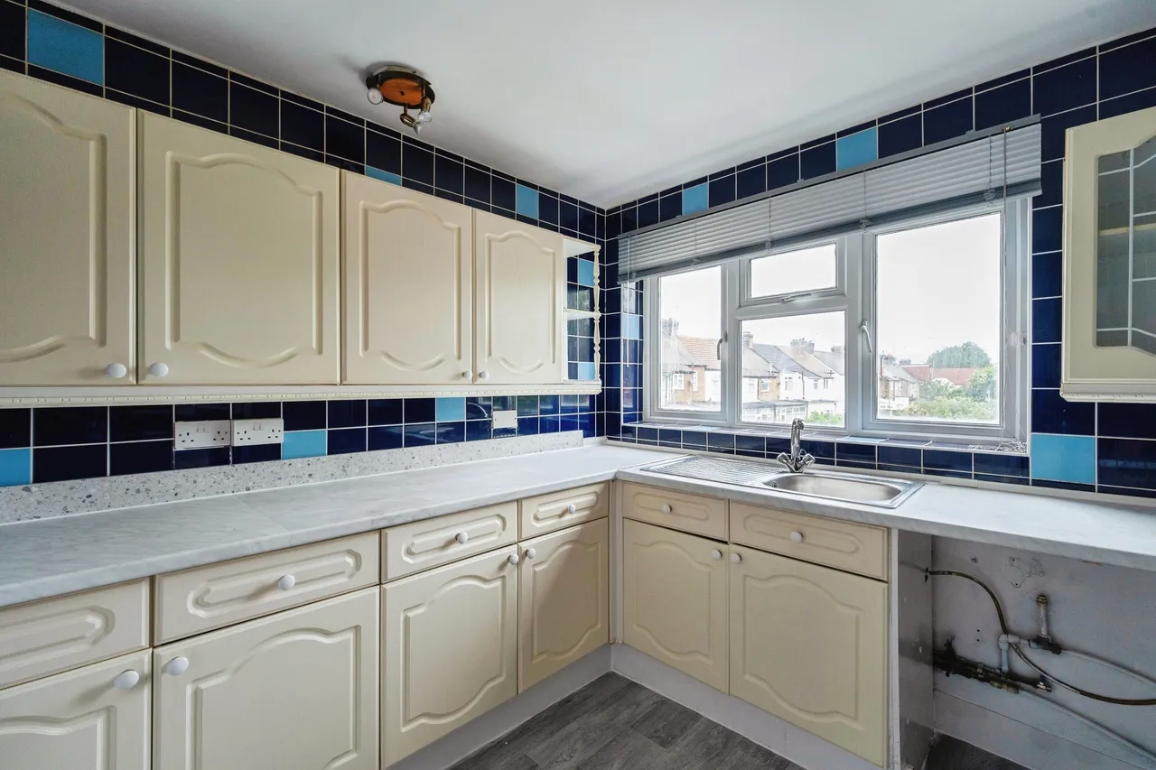 2 bed flat for sale, Wellstead Road, London, E6