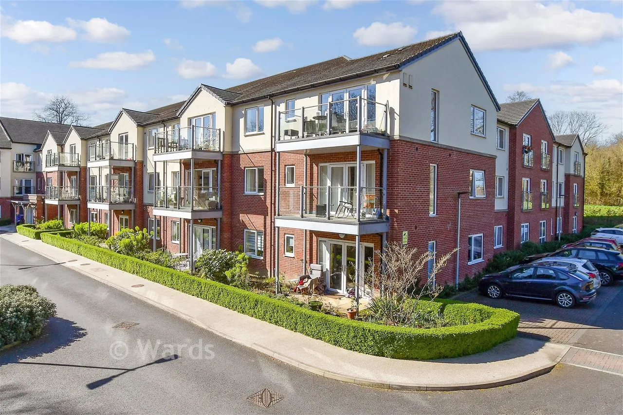 2 bed flat for sale, Tudeley Lane, Tonbridge, TN11