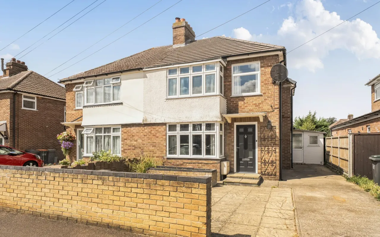 3 bed property for sale — Ditmas Avenue, Kempston, Bedford