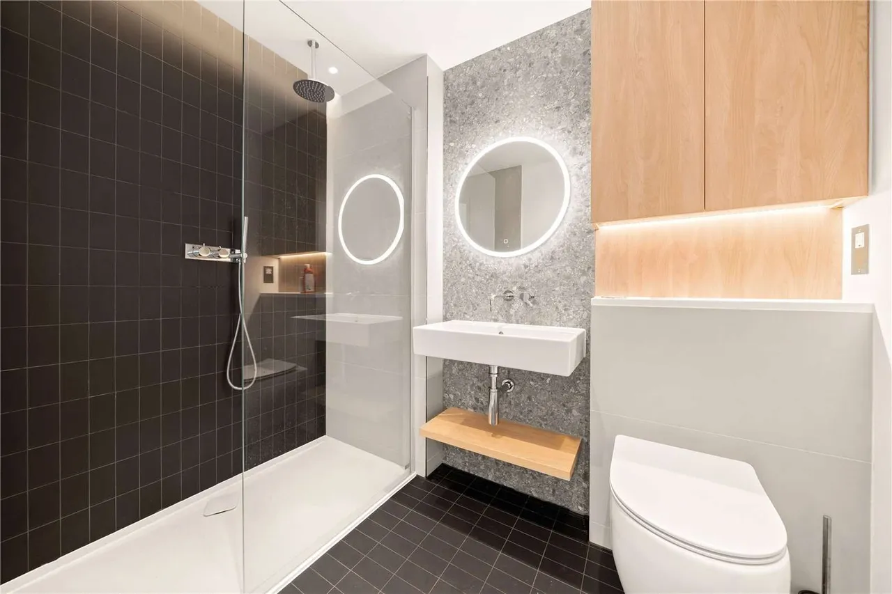 York Place, London, SW11 3JE, photo 8