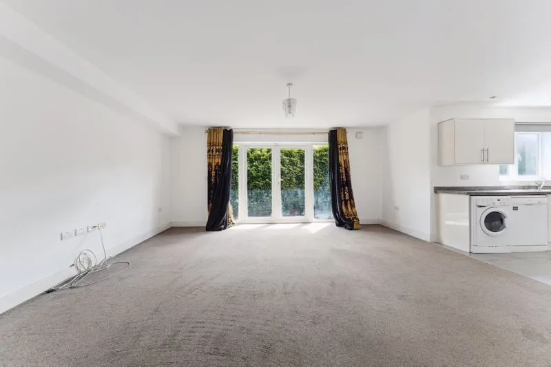 Astha Court, Kings Avenue, Greenford, photo 10