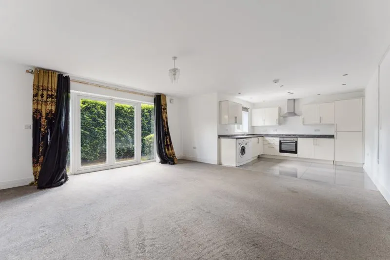Astha Court, Kings Avenue, Greenford, photo 3